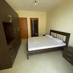 Lovely 3-bedroom Rei Appartamento