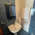 Lovely 3-bedroom Rei Appartamento