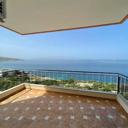 Lovely 3-bedroom Rei Daire Saranda