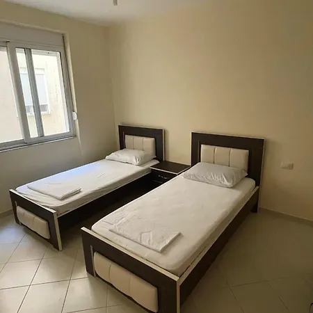 Appartamento Lovely 3-bedroom Rei Sarandë