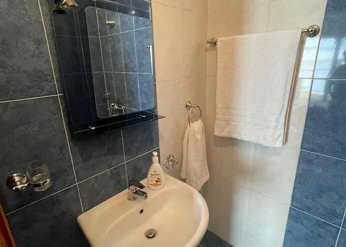 Lovely 3-bedroom Rei Apartman